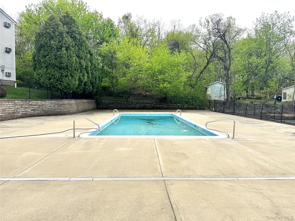 Harriman Condo: 5 Lexington Hills