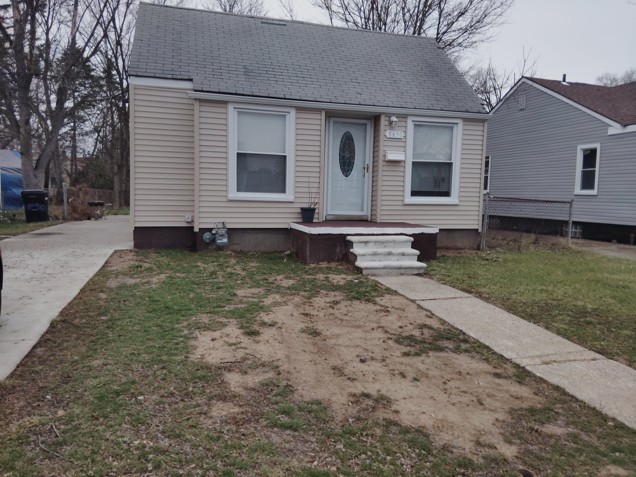 Detroit House: 8650 Auburn St