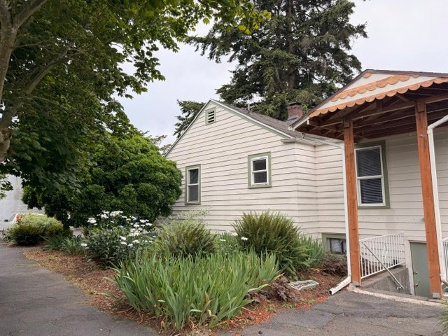 Lynwood House: 21009 67th Ave W