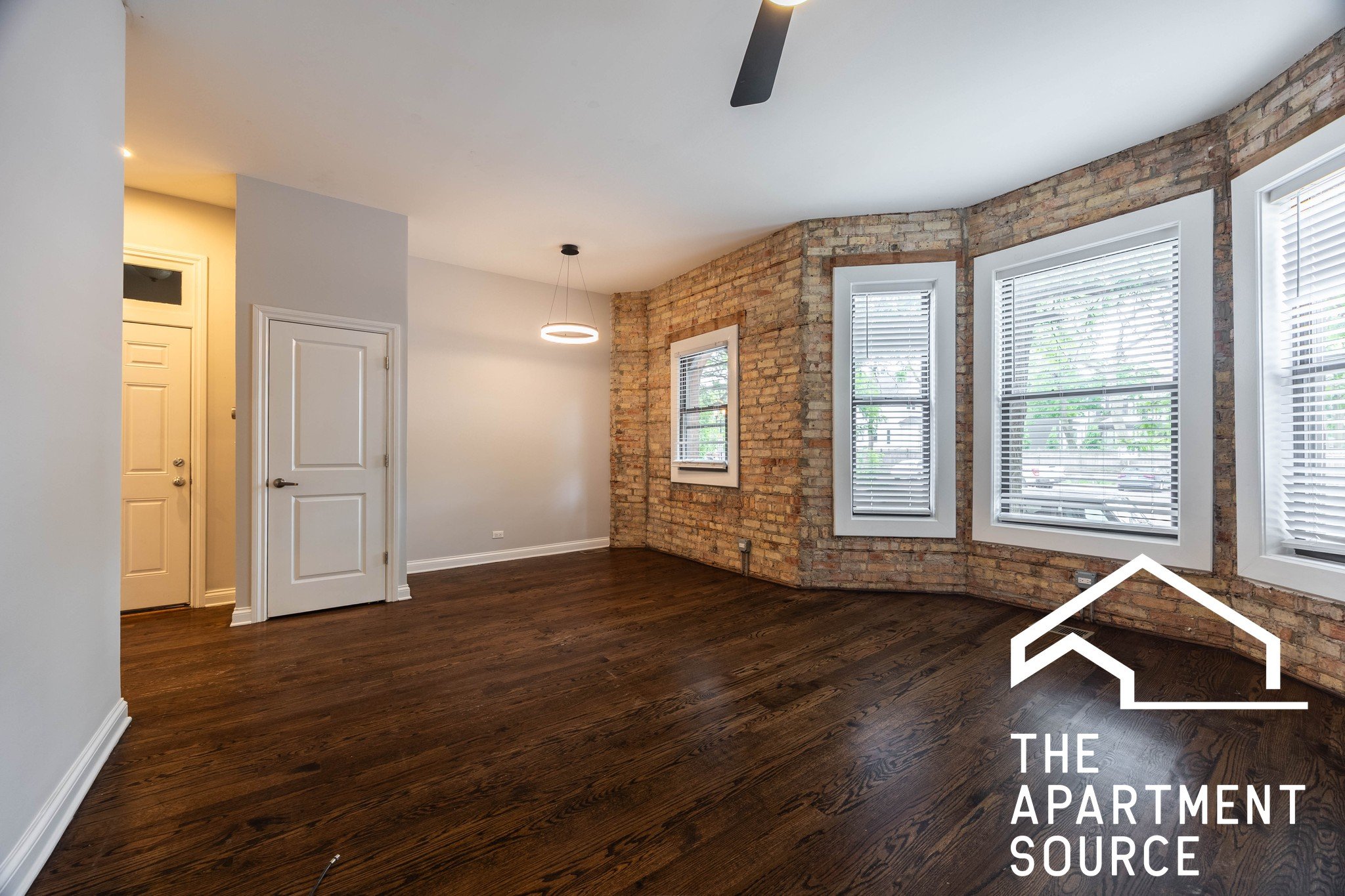 Chicago Apartment: 1758 W Montrose Ave