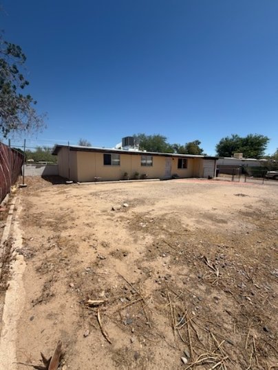Tucson House: 1848 W Lester St