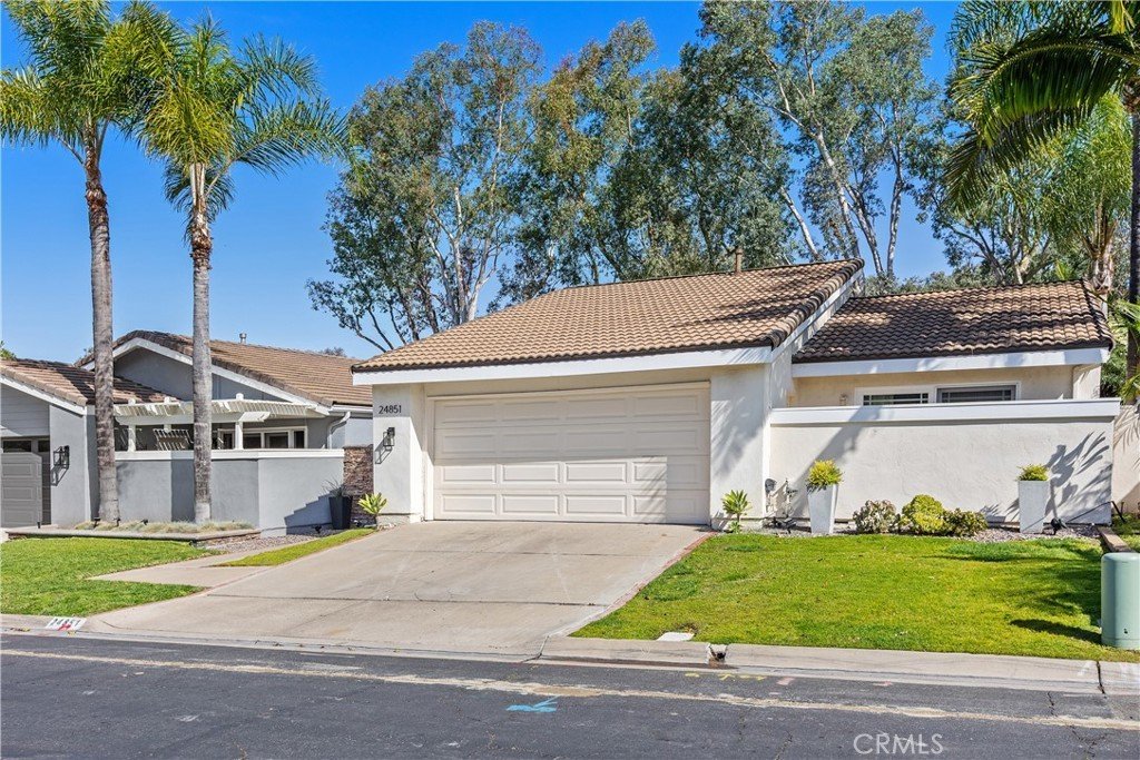 Lake Forest House: 24851 Woodside Ln