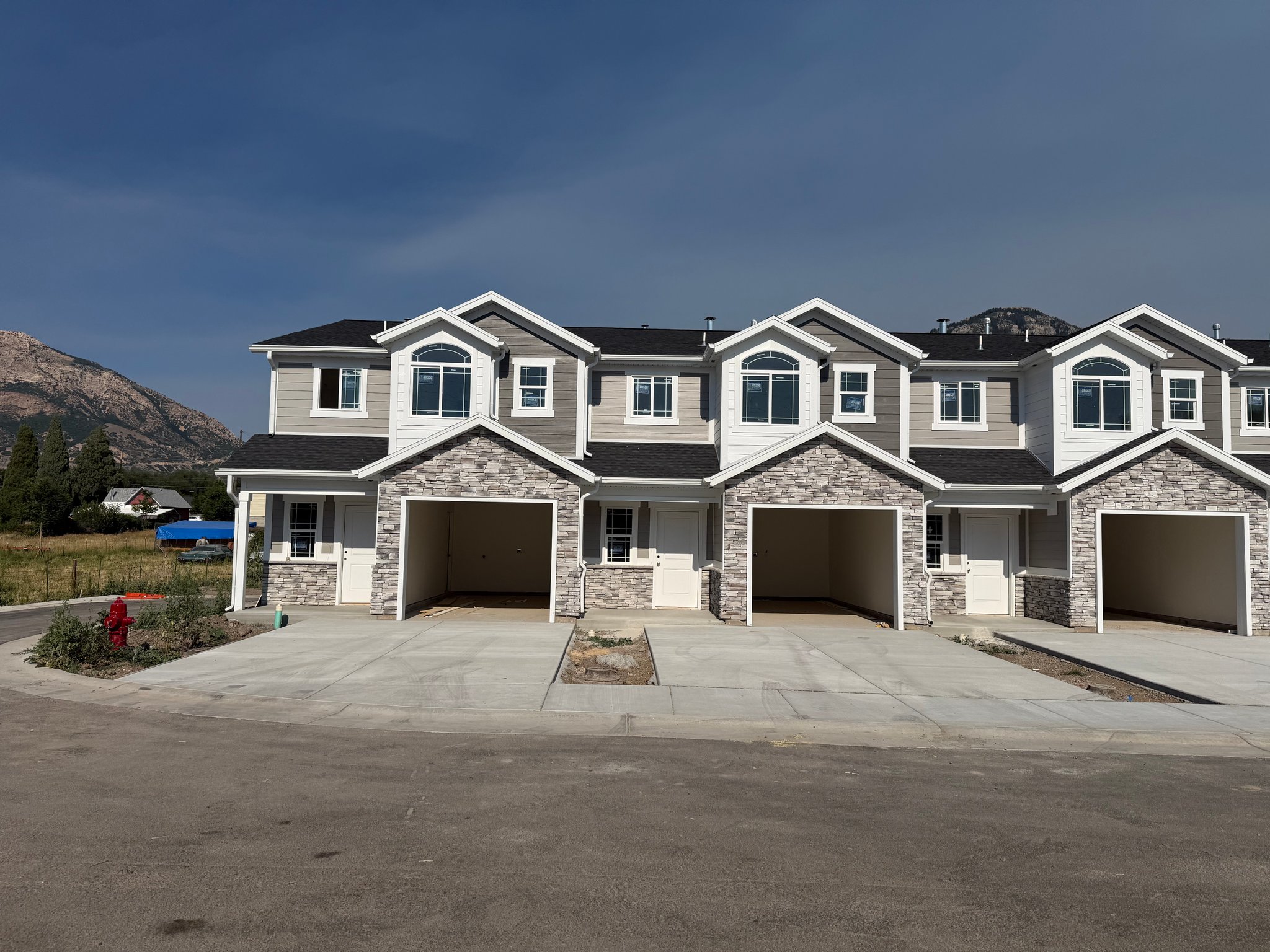 North Ogden Townhome: 2070 N 325 E