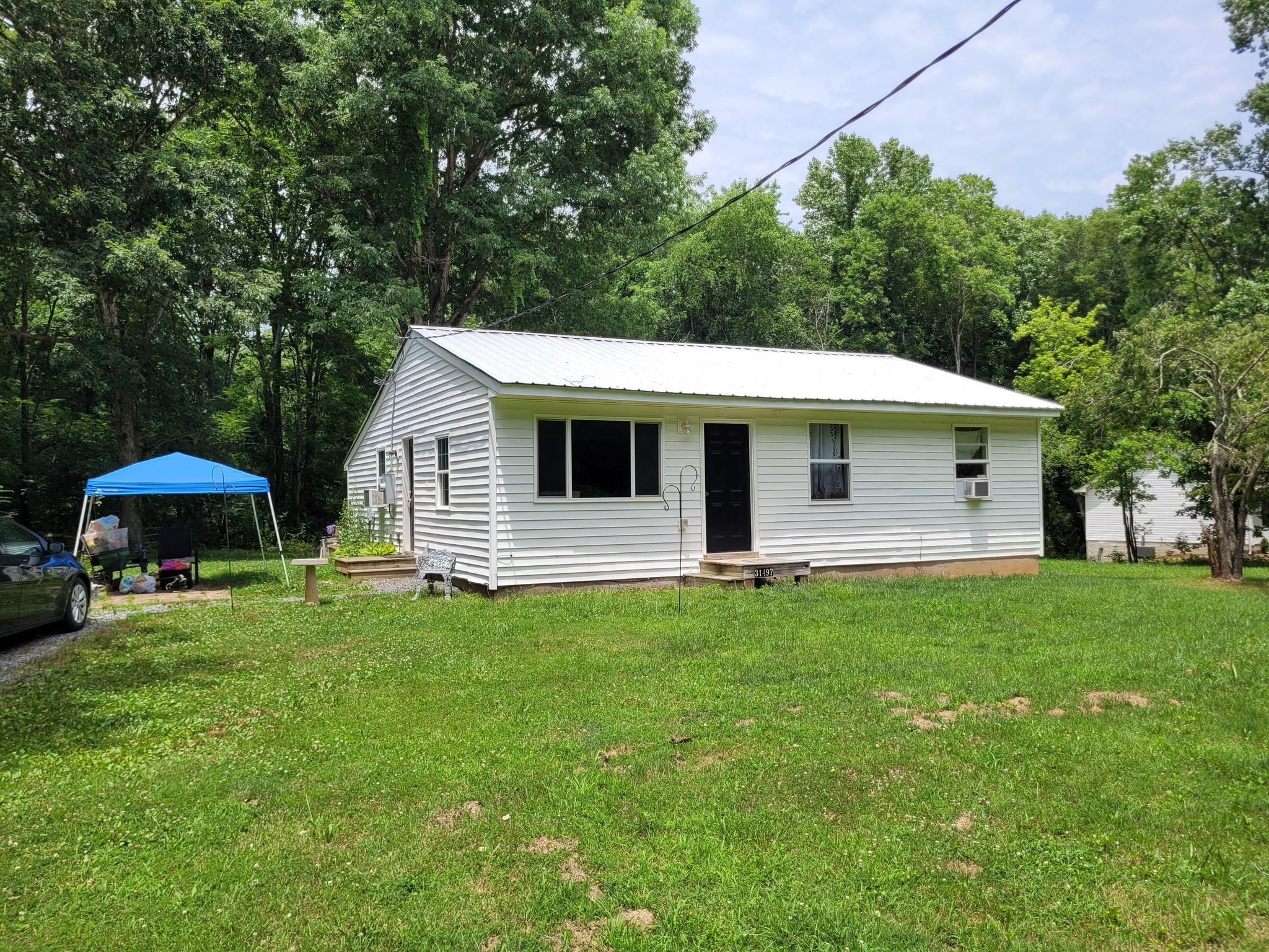 Locust Grove House: 31497 Russel Rd