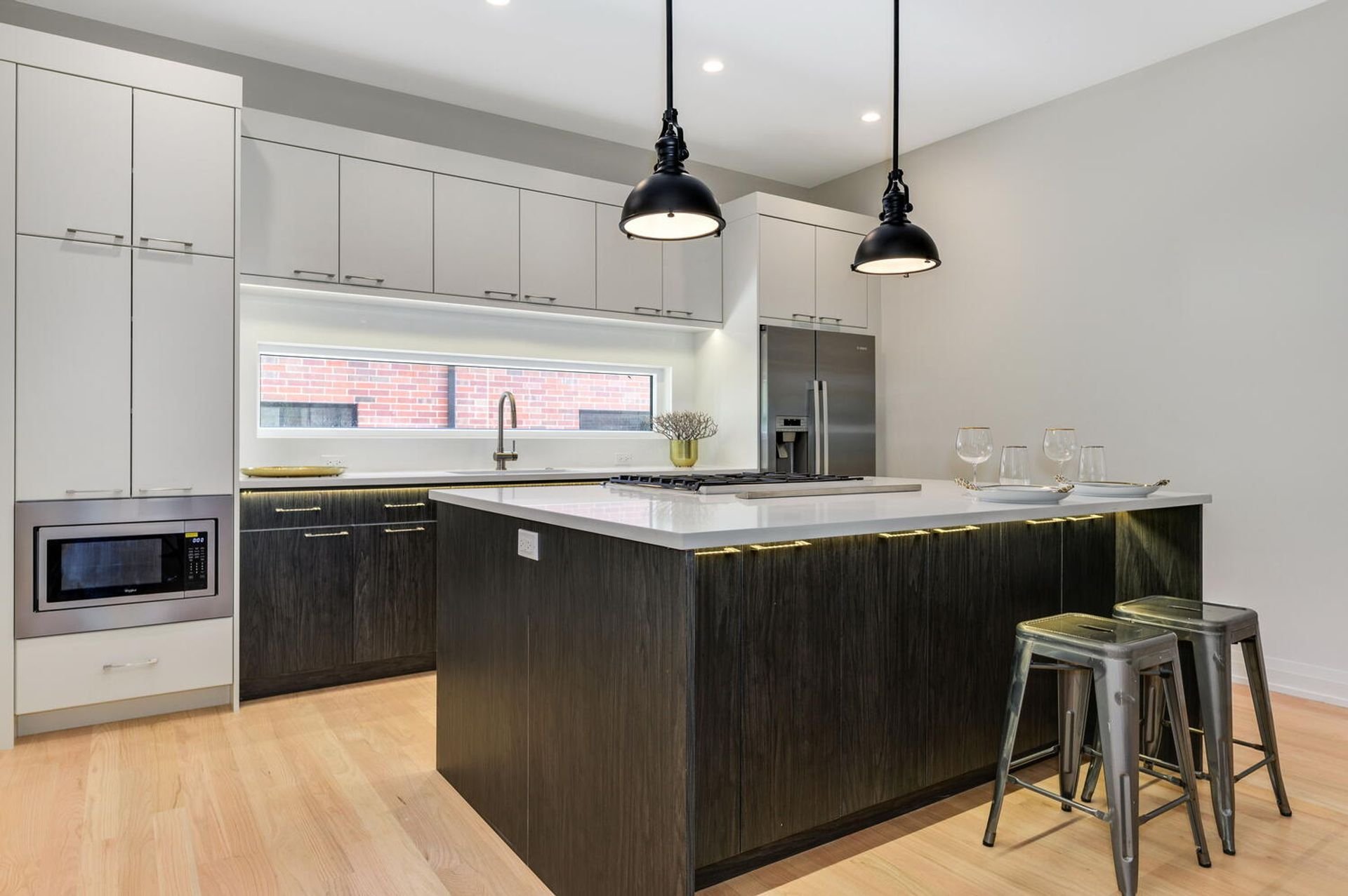 Chicago Apartment: 6920 n Western Avenue