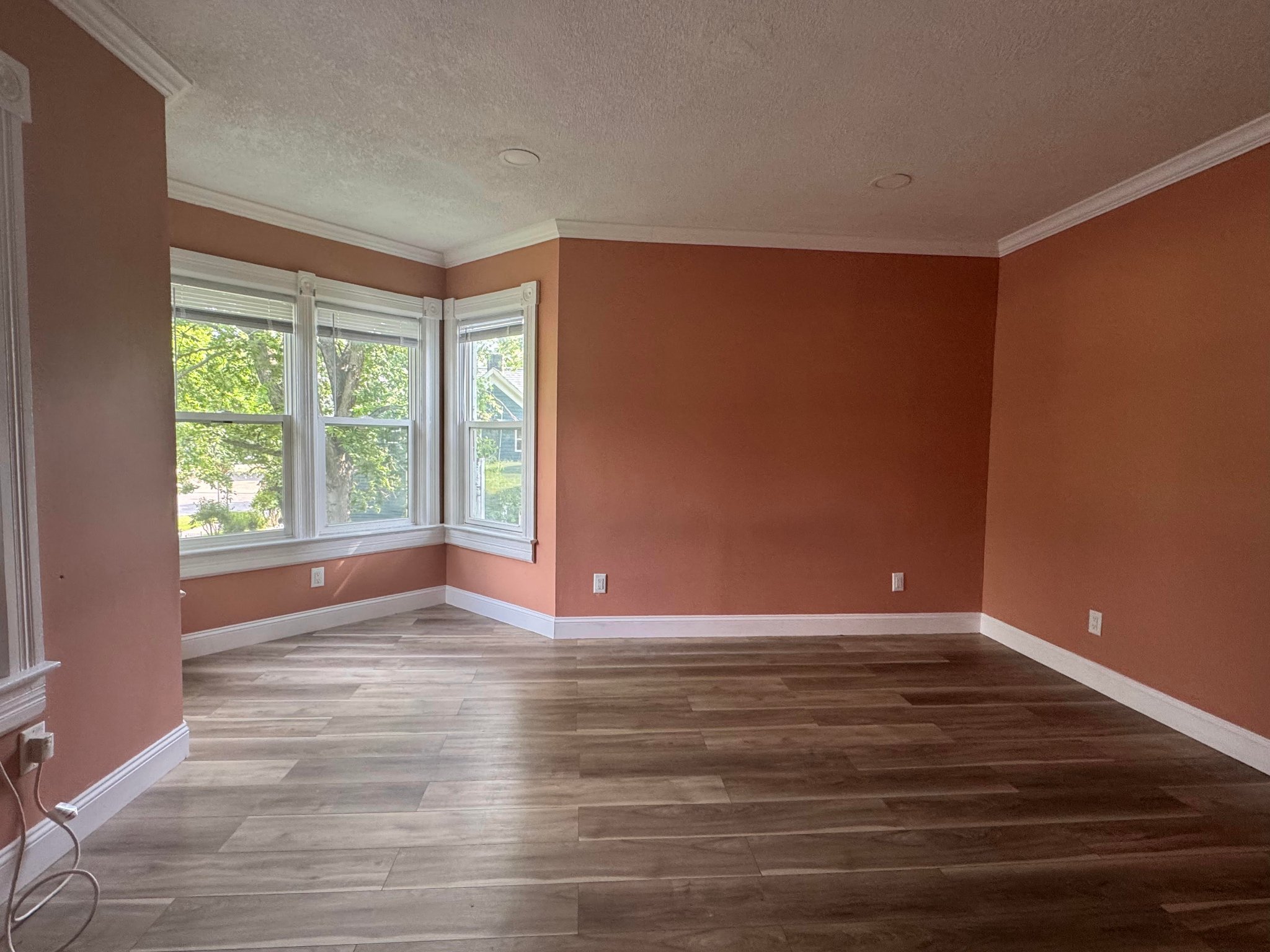 Renville Apartment: 108 2nd St NE