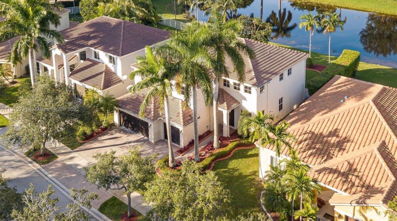 Weston House: 736 Tulip Cir