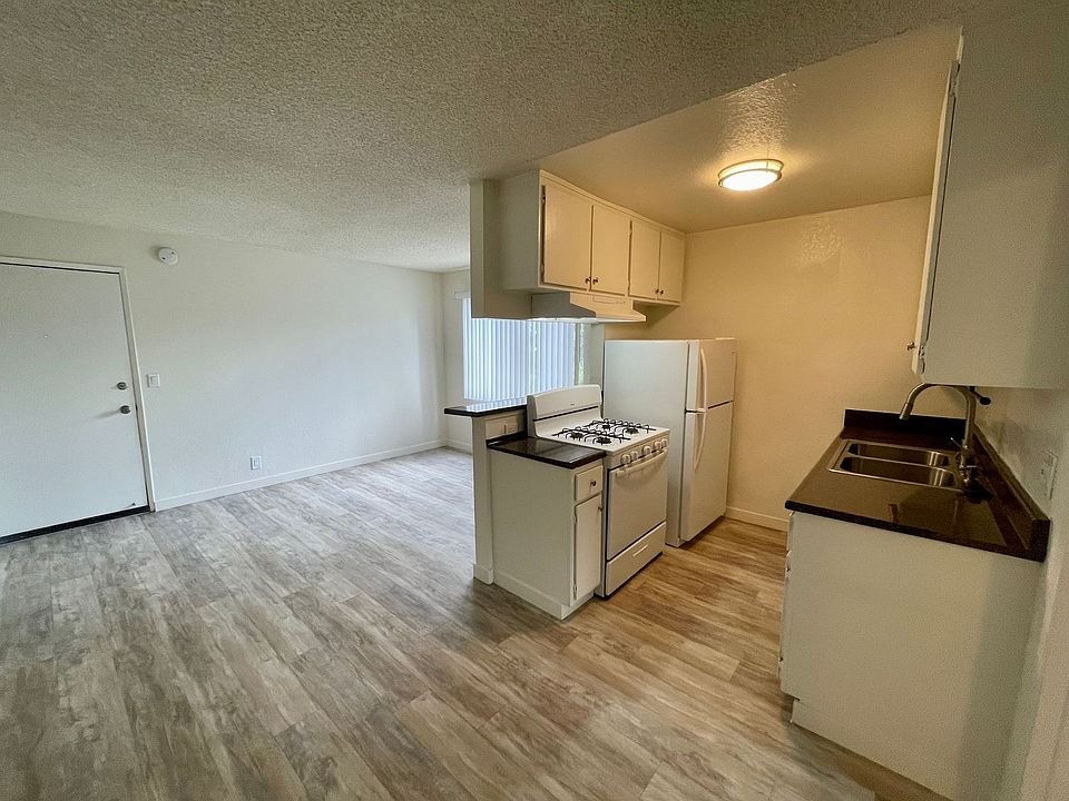 North Hollywood Apartment: 6842 N Fulton Ave