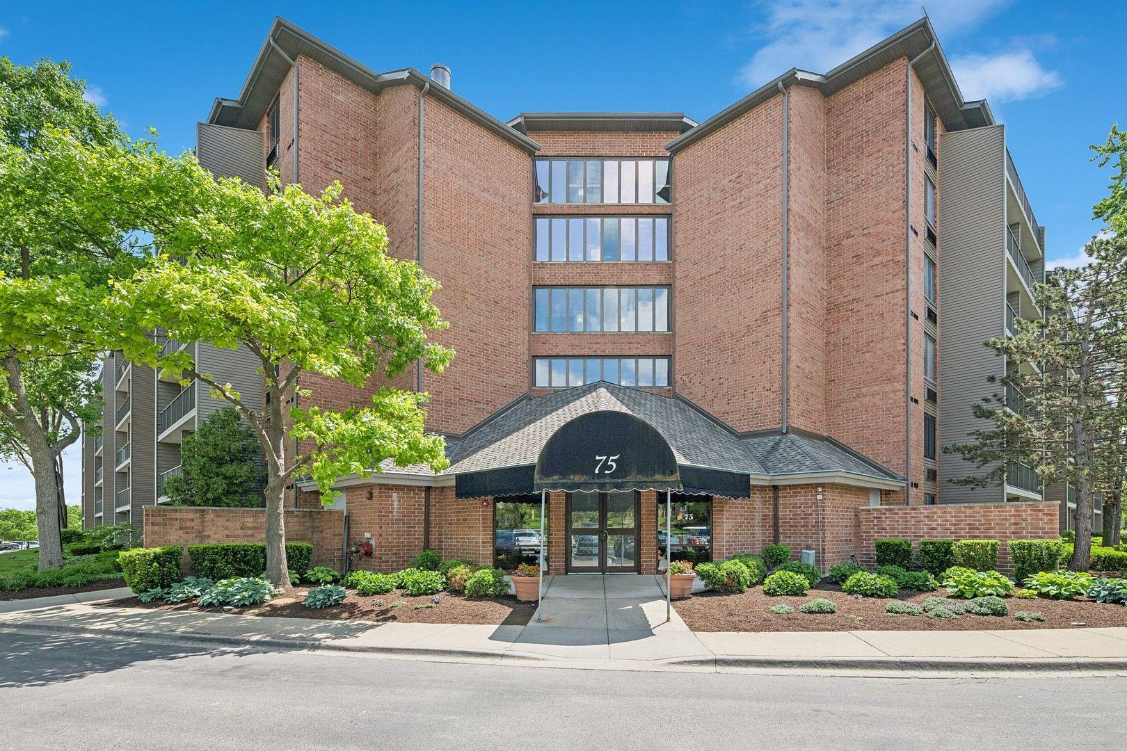 Schamburg Condo: 75 Kristin Cir