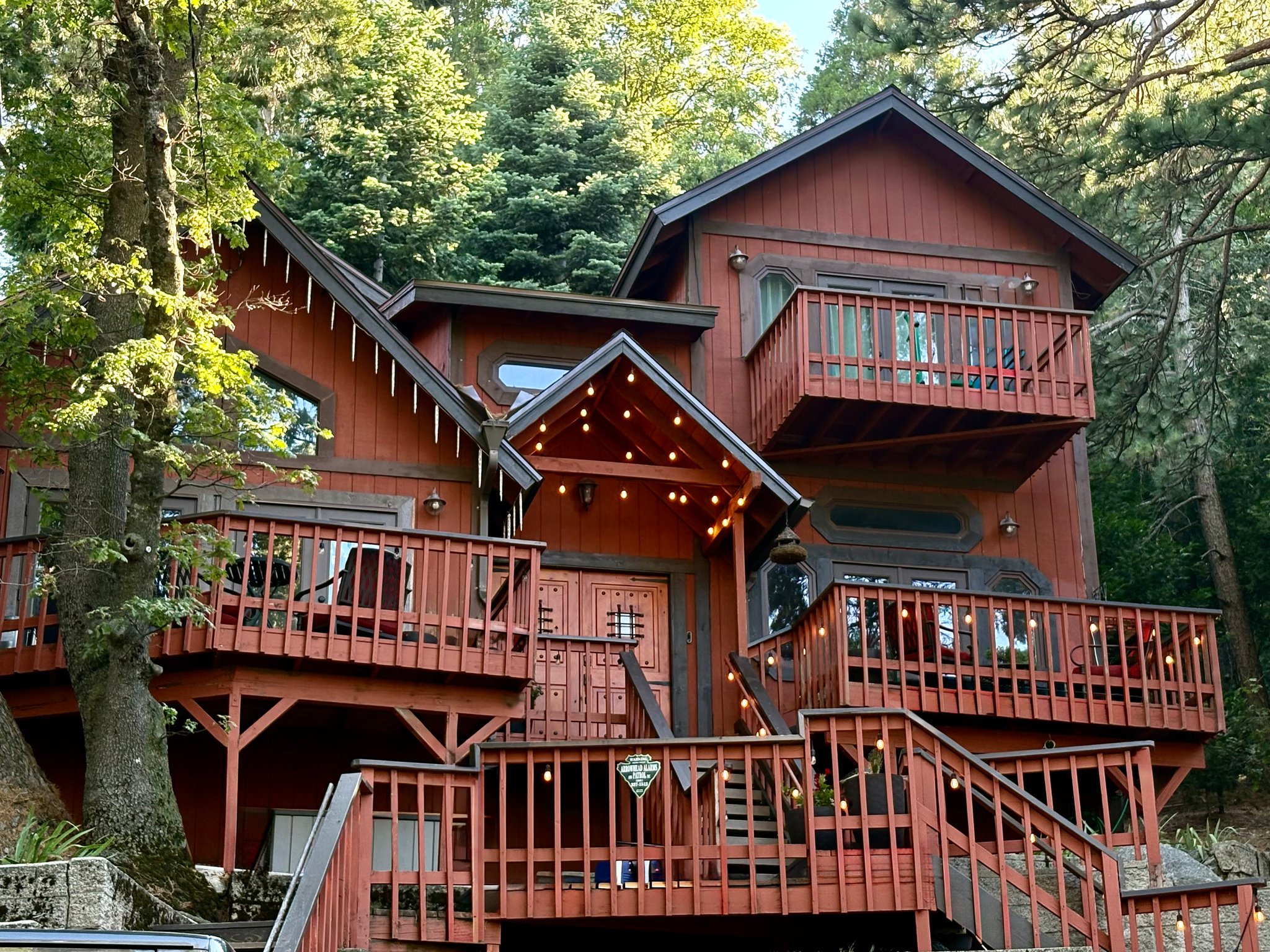 Crestline House: 24573 Altdorf Dr