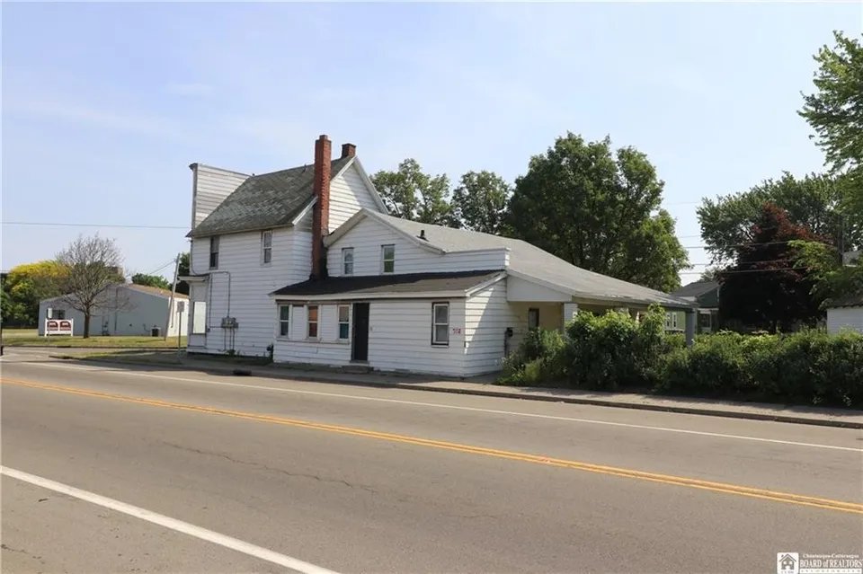 Dunkirk House: 506 Main St
