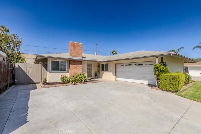 Anaheim House: 2219 W Coronet Ave