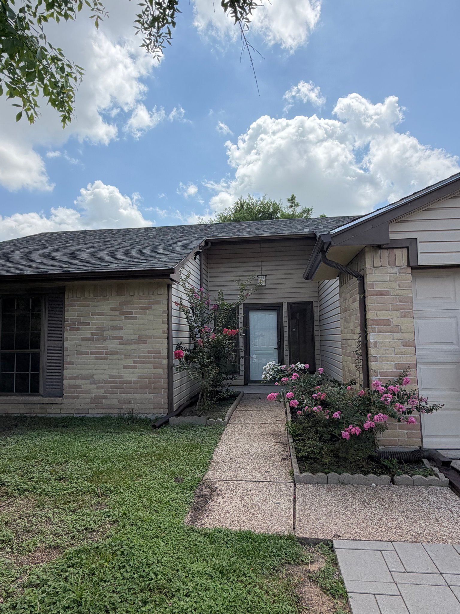 Humble House: 20122 Lions Gate Dr