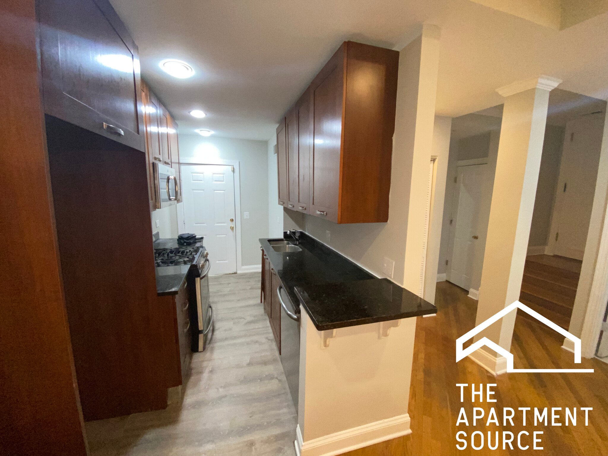 Chicago Apartment: 2242 West Morse Ave., #G, Chicago, IL 60645