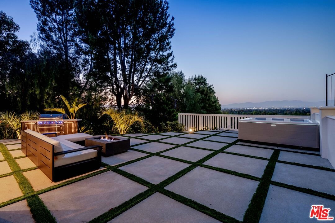 Encino House: 16725 Oak View Drive