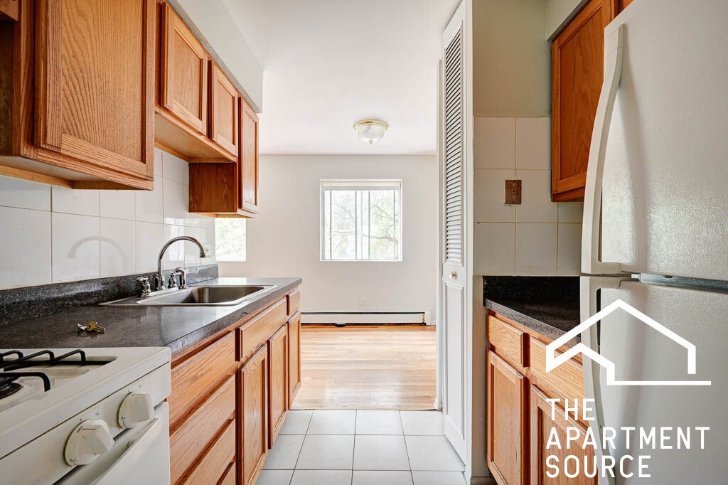 Chicago Apartment: 6825 North Sheridan Rd., #401, Chicago, IL 60626