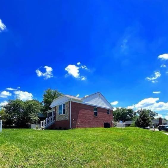 Hyattsville House: 2105 Ruatan St