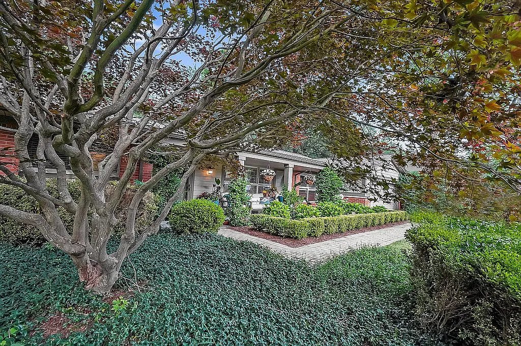 Bloomfield Hills House: 5551 Westwood Ln