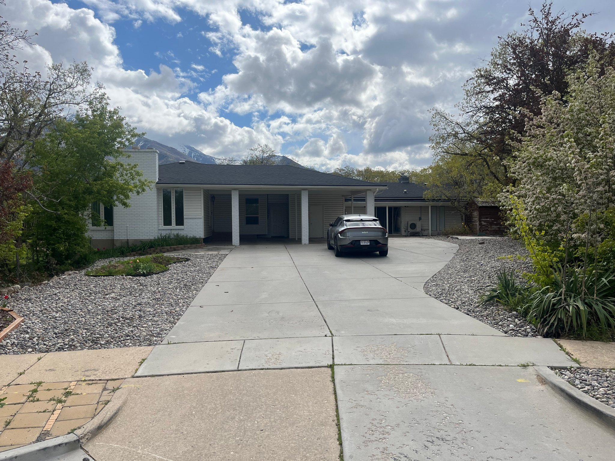 Ogden House: 5720 Oakwood Dr