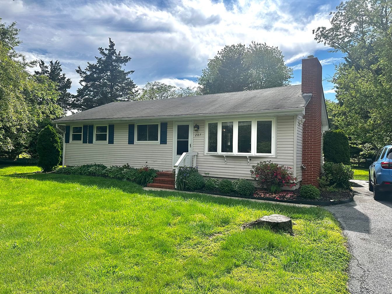 Annapolis House: 207 Ash Ln