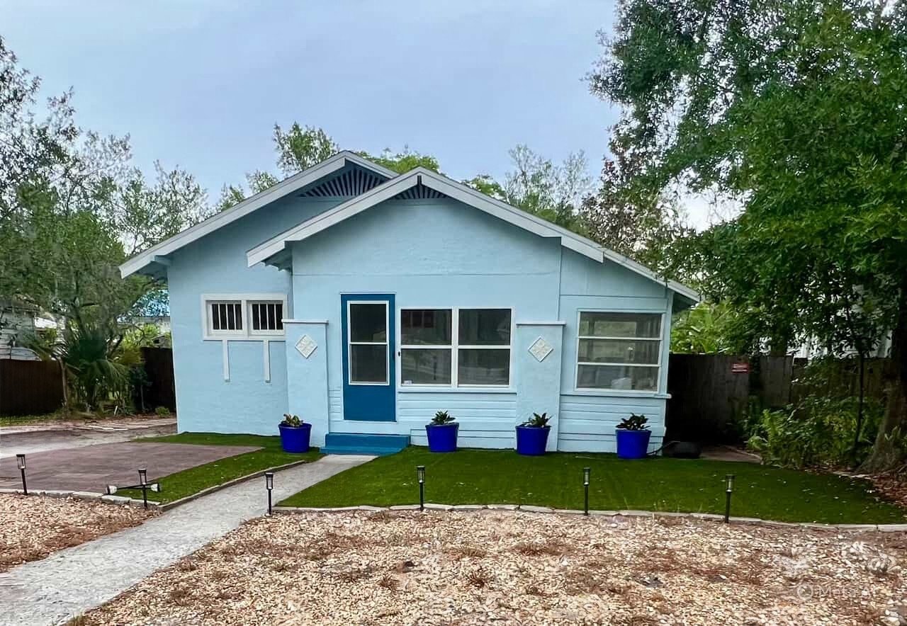 Deland House: 441 W Church St