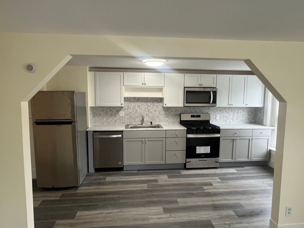 Portsmouth Apartment: 697 Islington St
