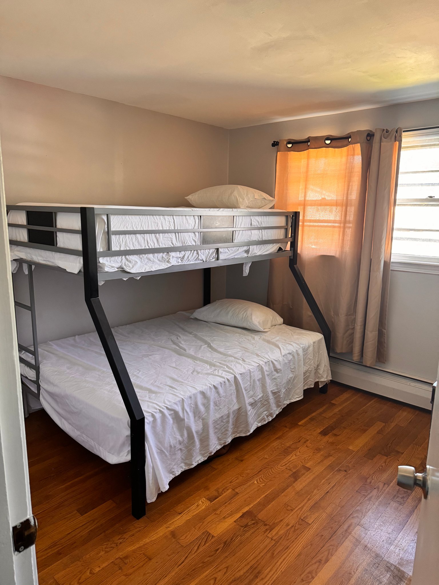 Brockton Single Room: 16 Irving ave