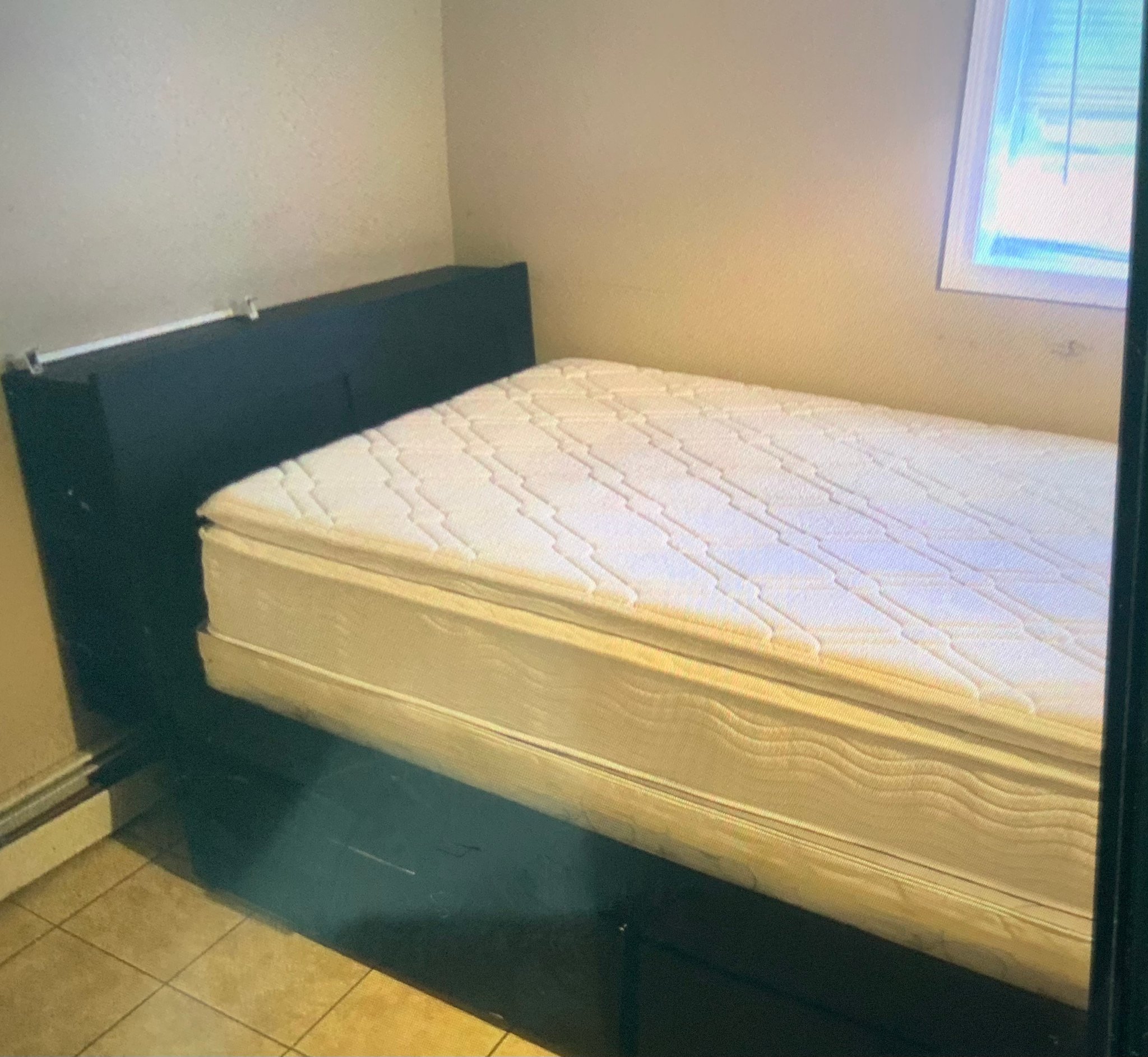 Brockton Single Room: 16 Irving ave