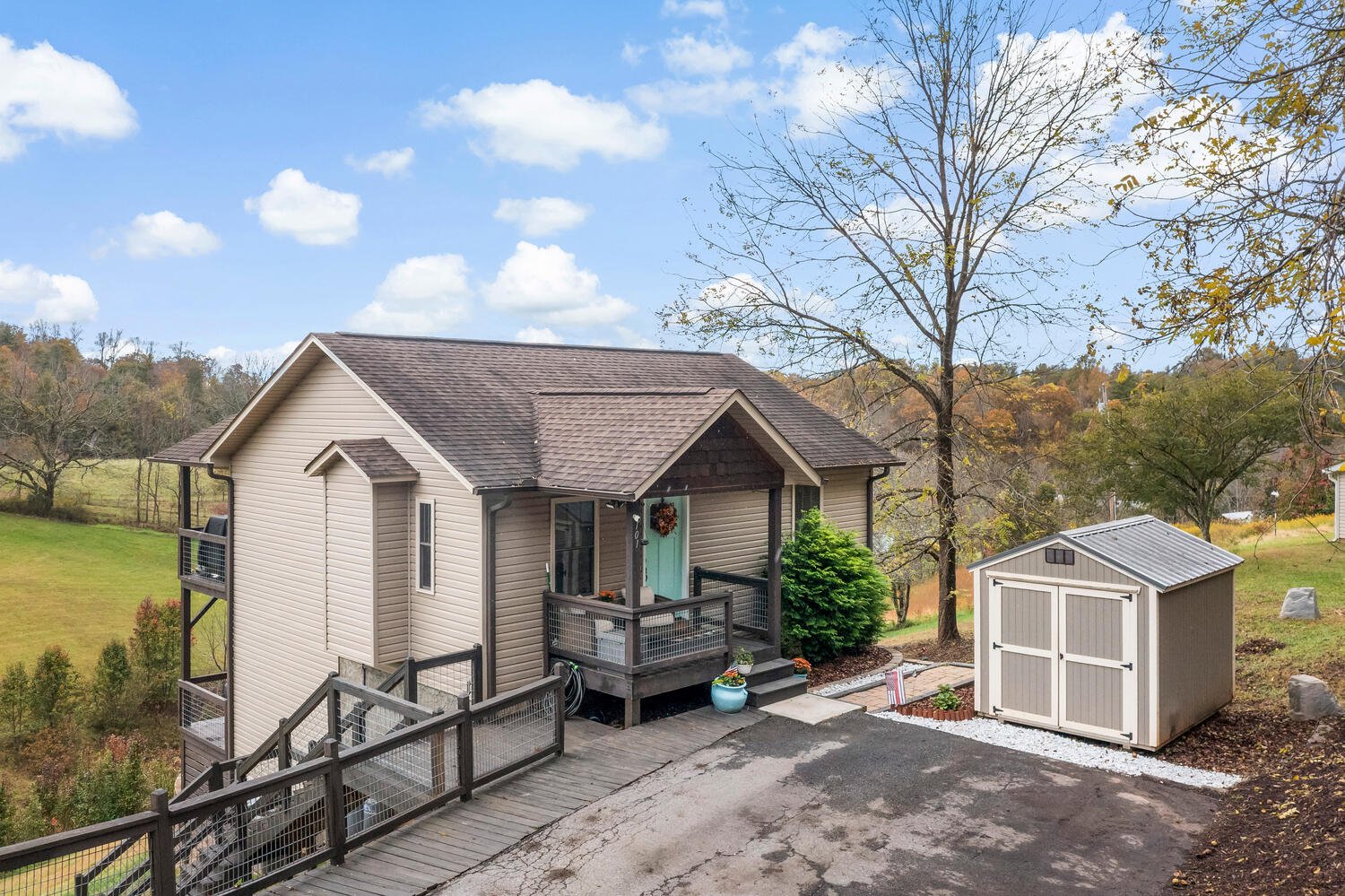 Weaverville House: 101 Clayton Drive