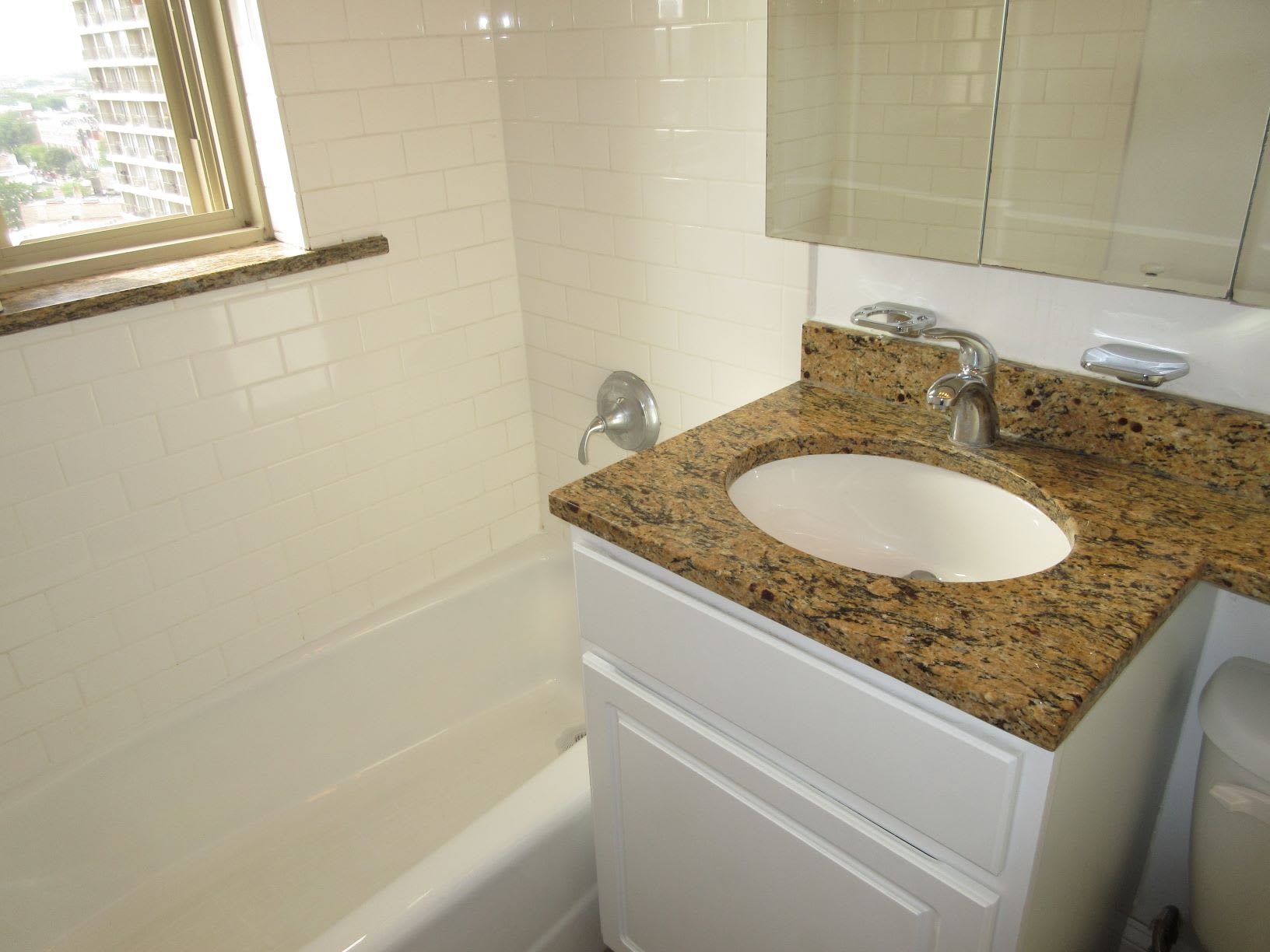 Chicago Apartment: 1936 North CLARK St.