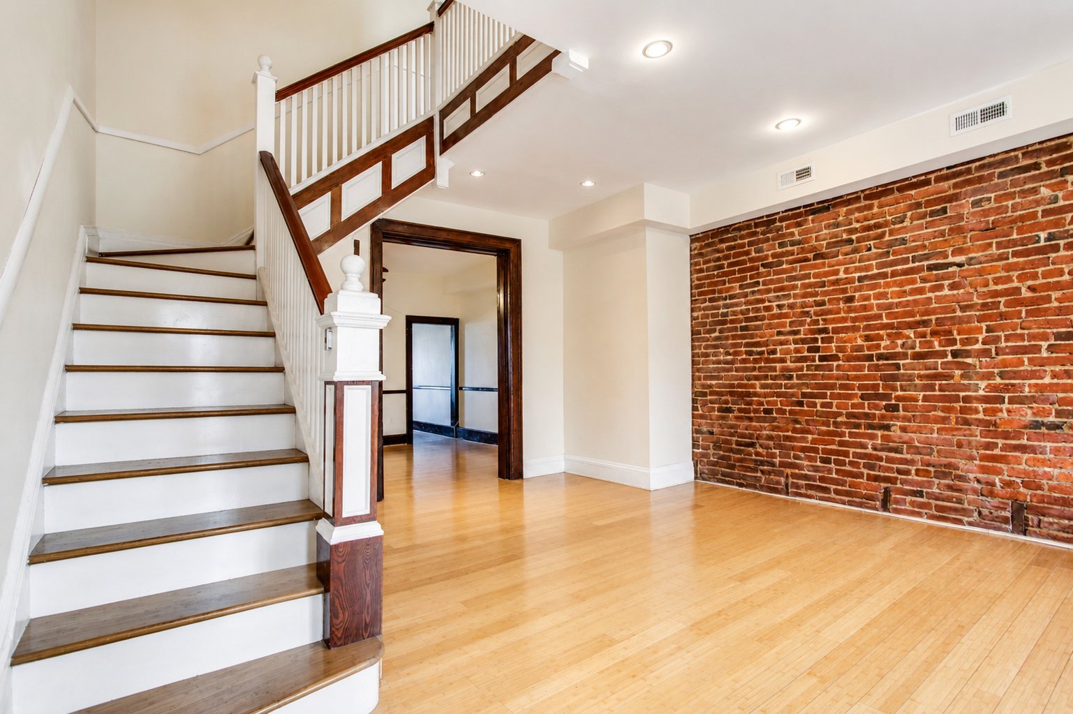 Washington House: 2811 11th St NW