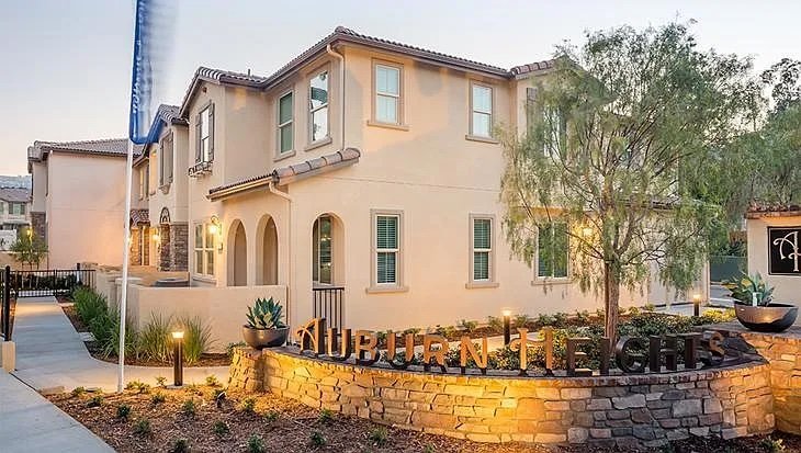 Anaheim Townhome: 120 S Auburn Heights Lane