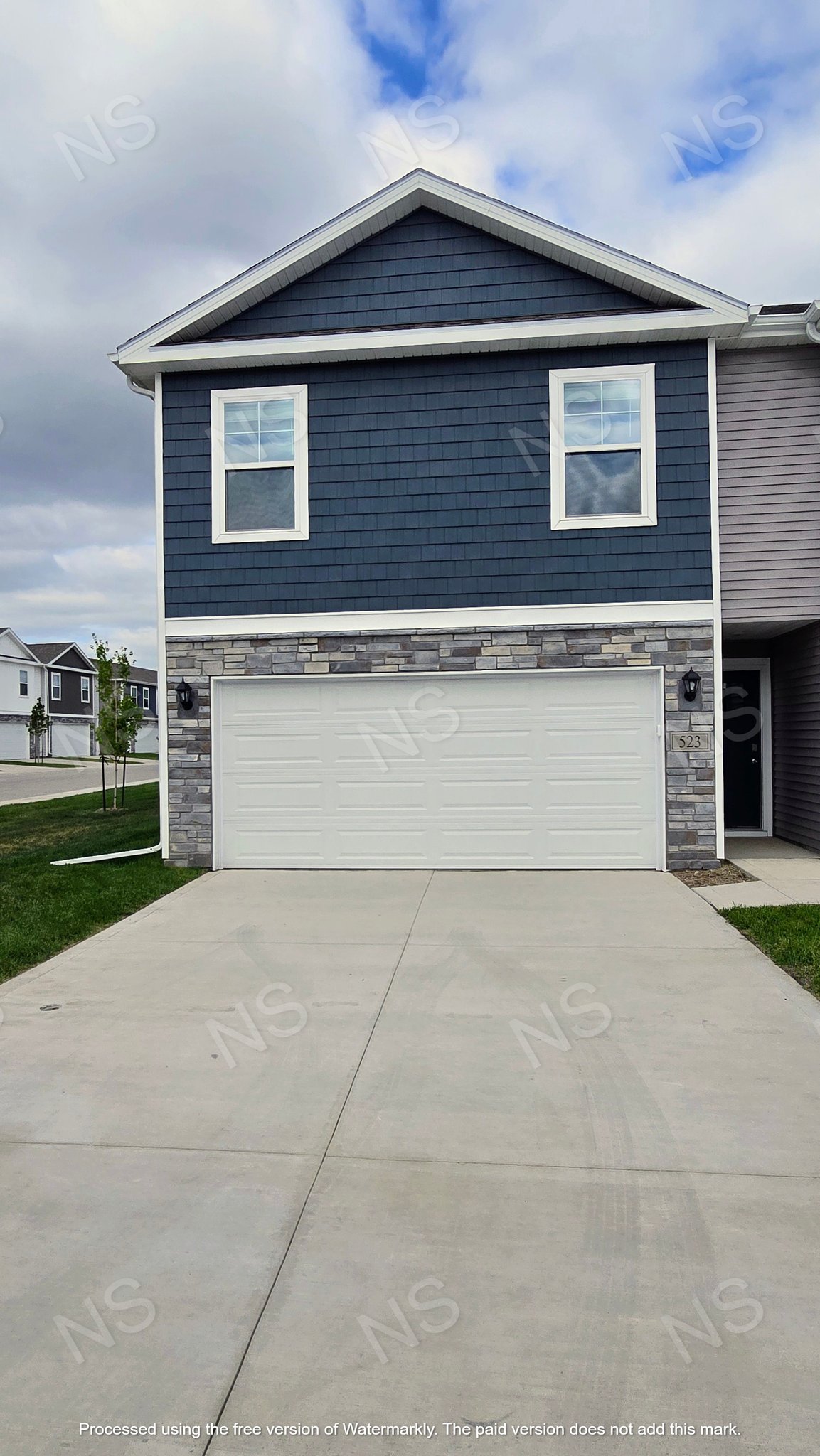 Waukee Townhome: 523 Kinley Dr