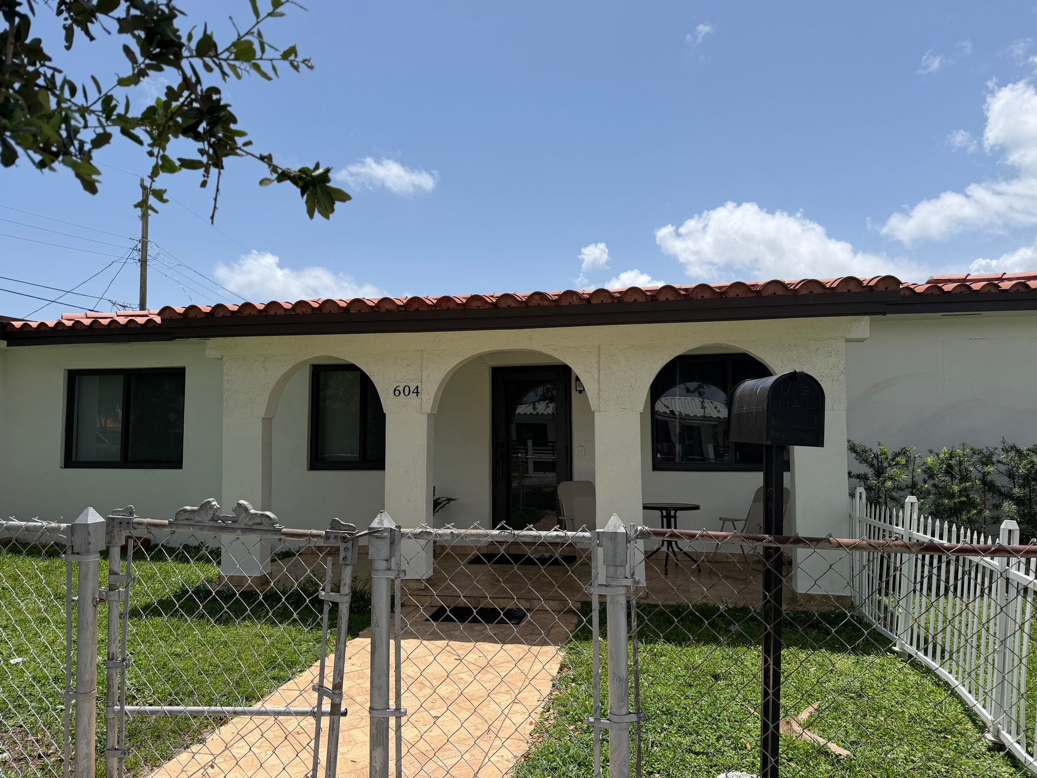 Miami House: 604 SW 68th Ave