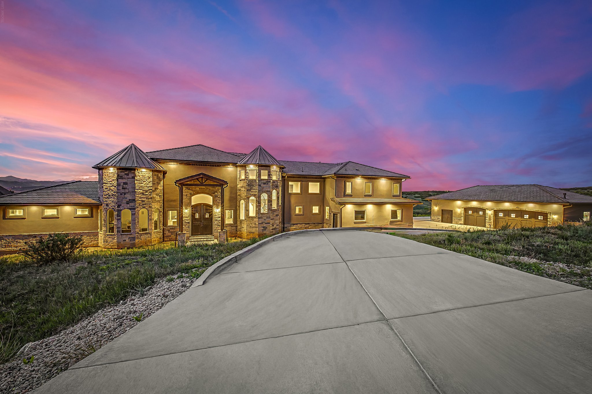 Aurrora House: 2450 S Jamaca St