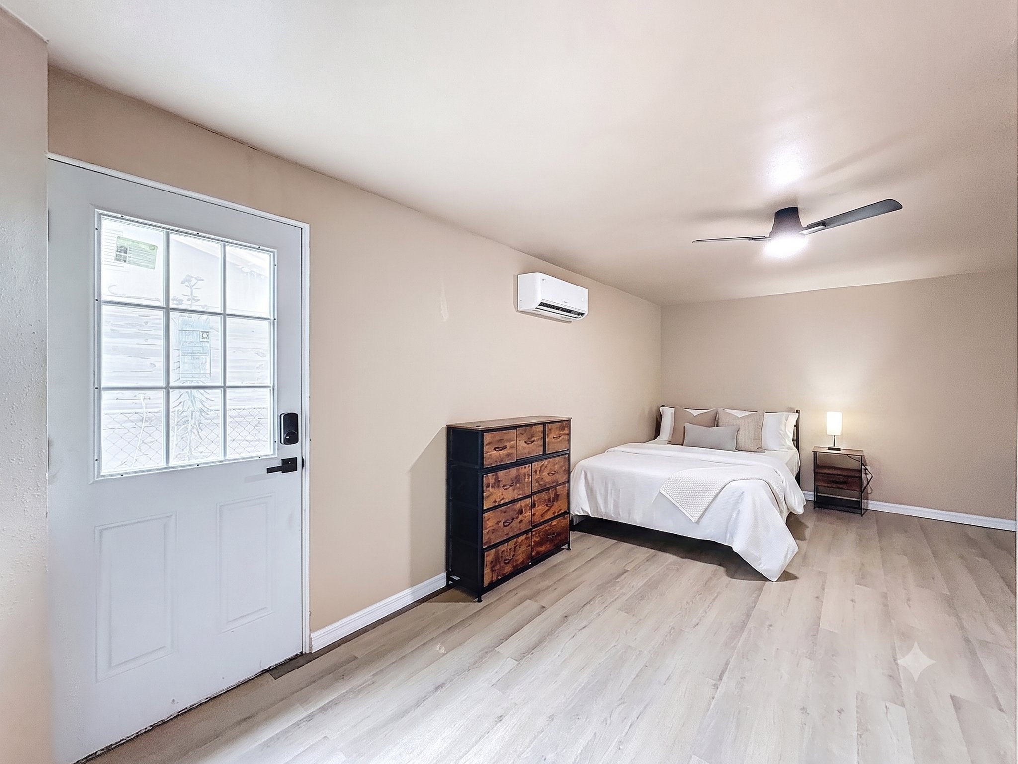 Holiday Single Room: 3632 Brompton Drive