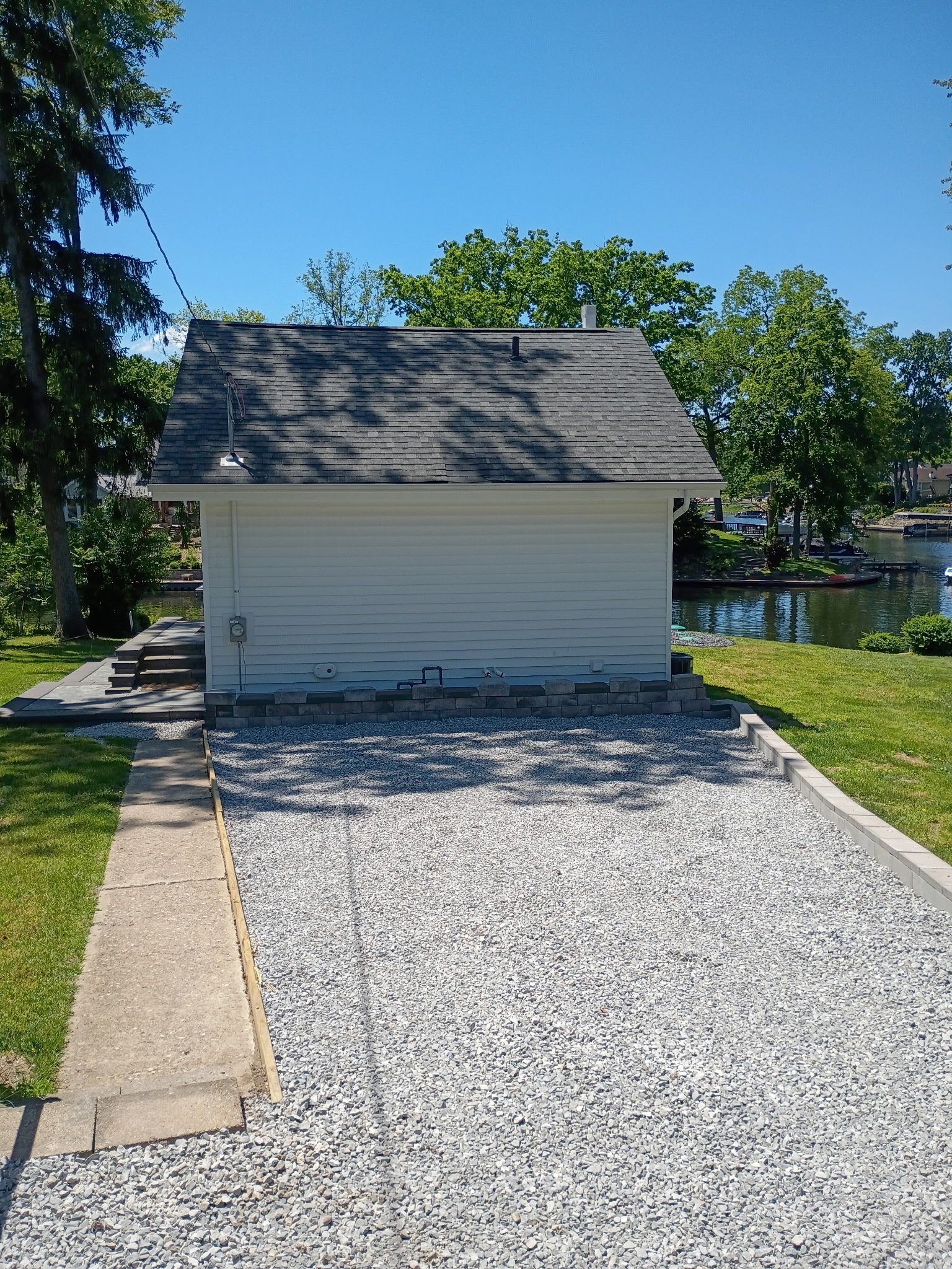 Akron House: 4135 State Park Dr