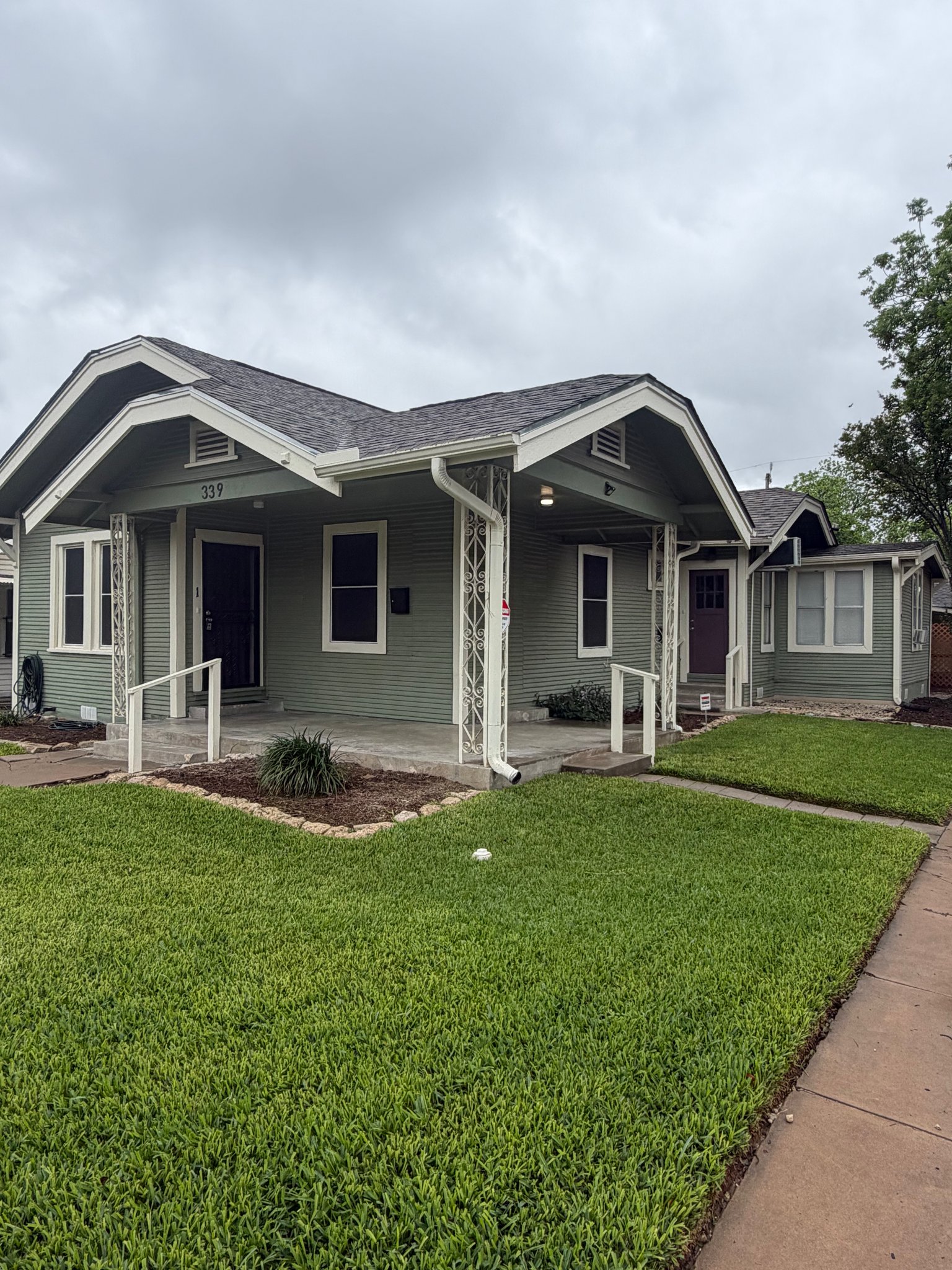 San Antonio House: 339 Kayton Ave