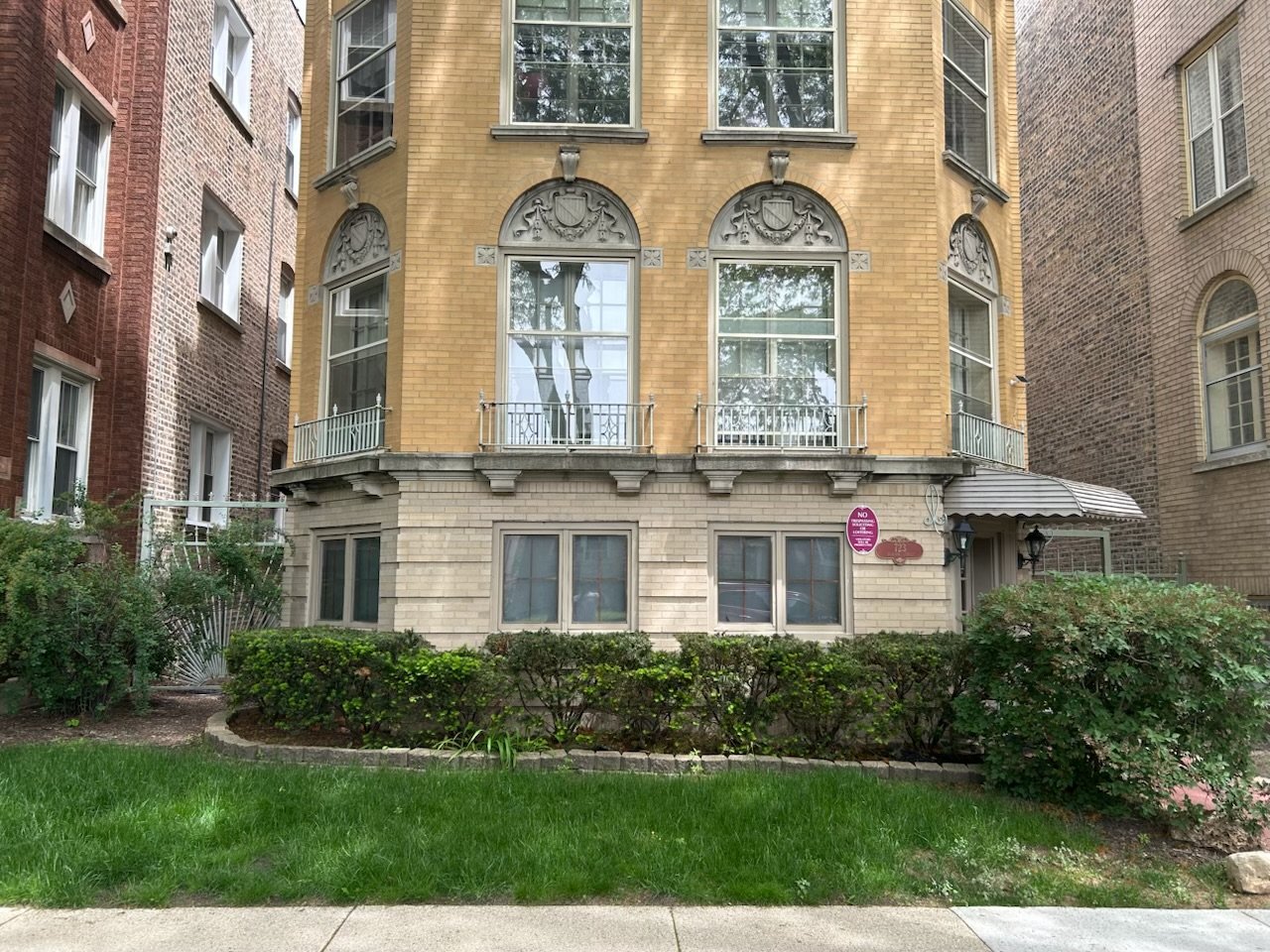 Evanston Apartment: 723 Dobson St
