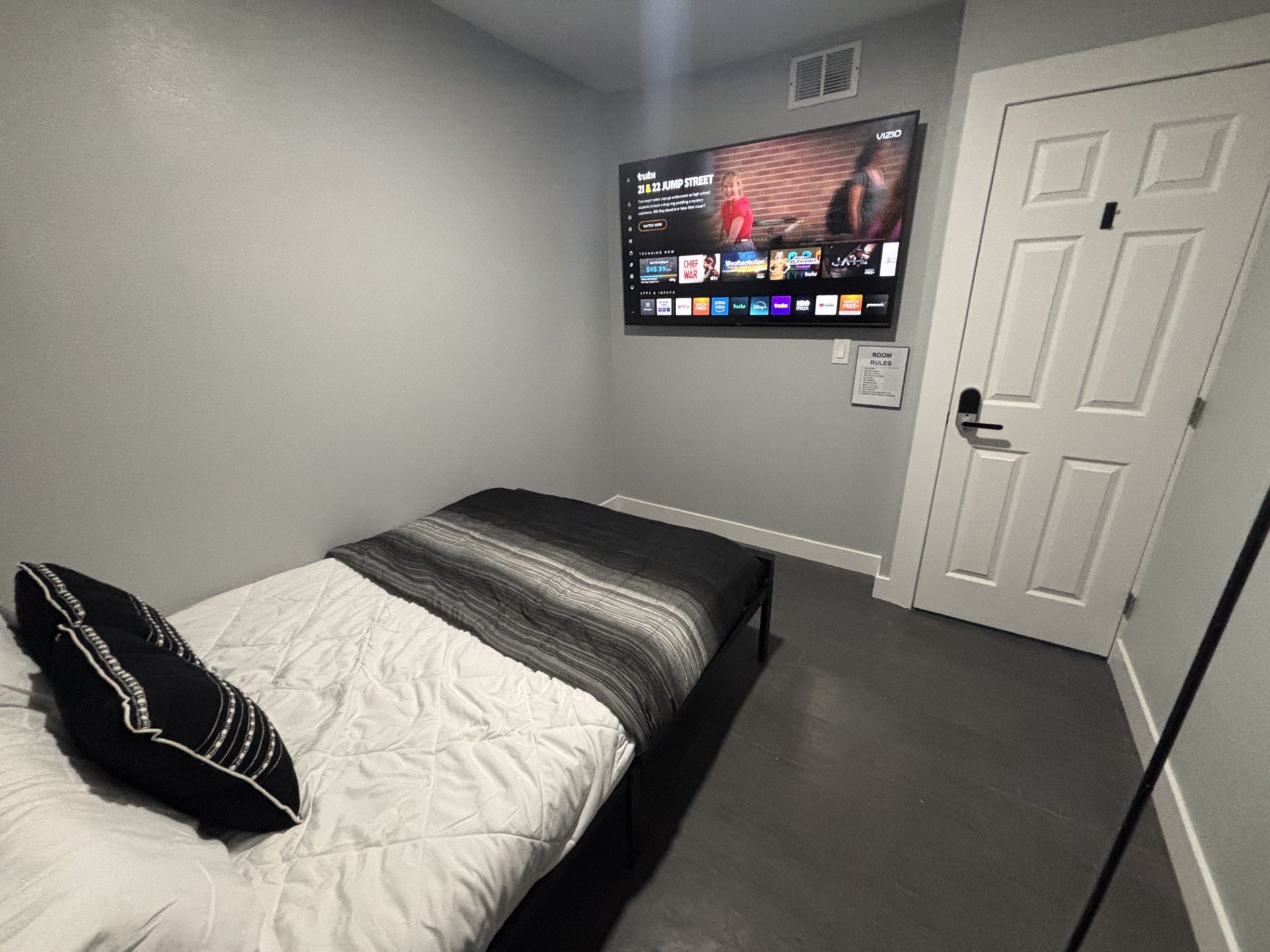 Henderson Single Room: 151 Manganese St