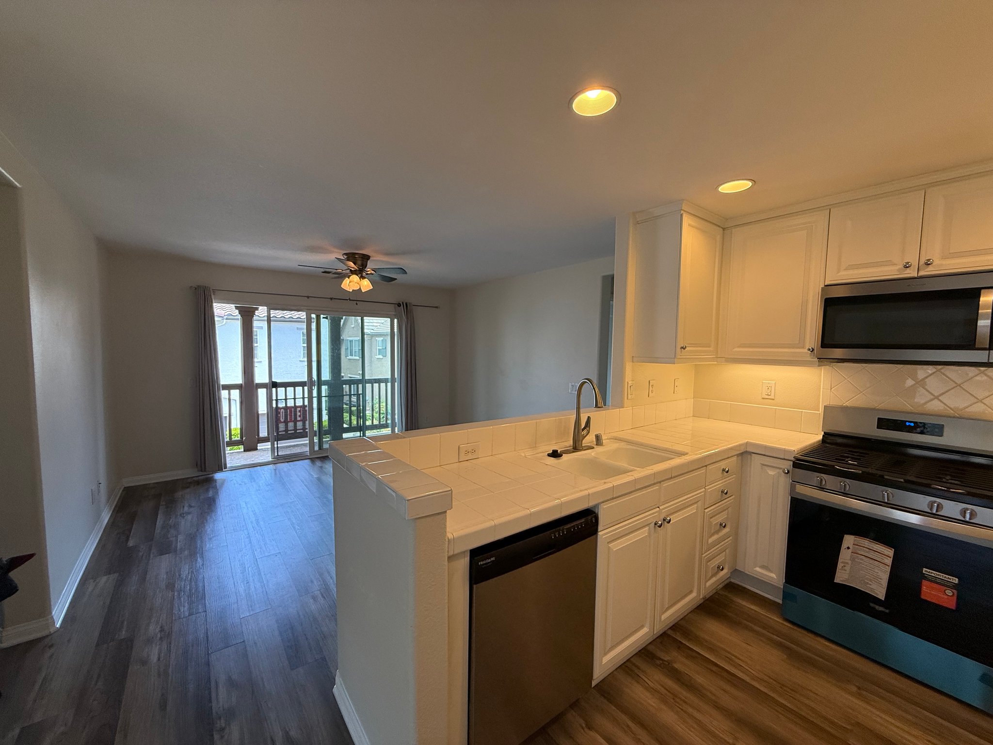 Santa Clarita Townhome: 28427 Santa Rosa ln