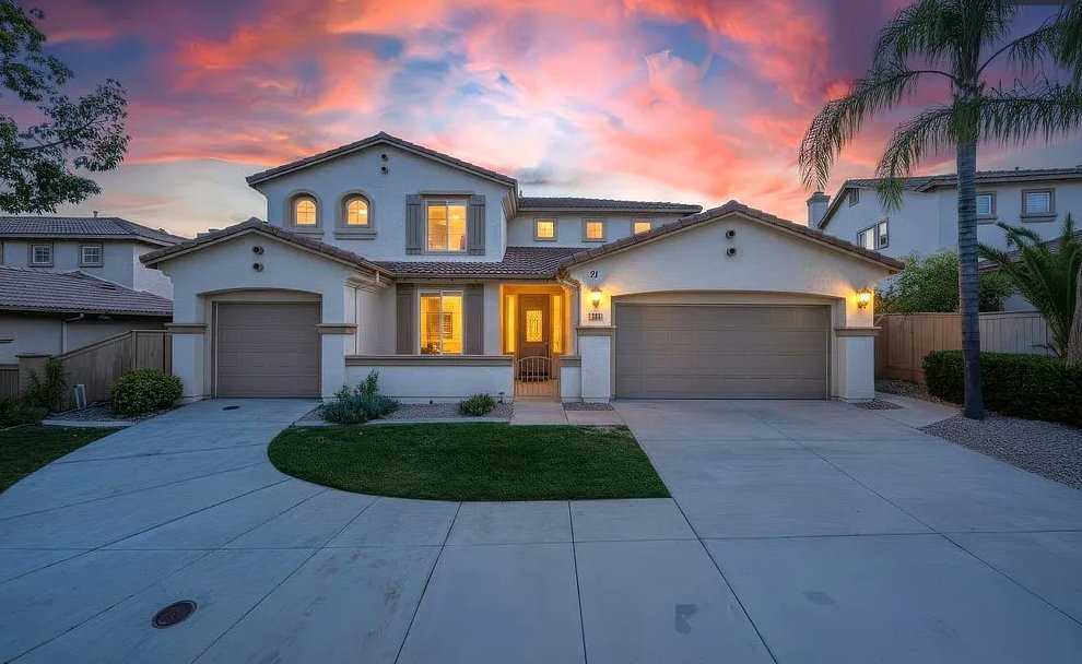 Lake Elsinore House: 21 Vista Palermo