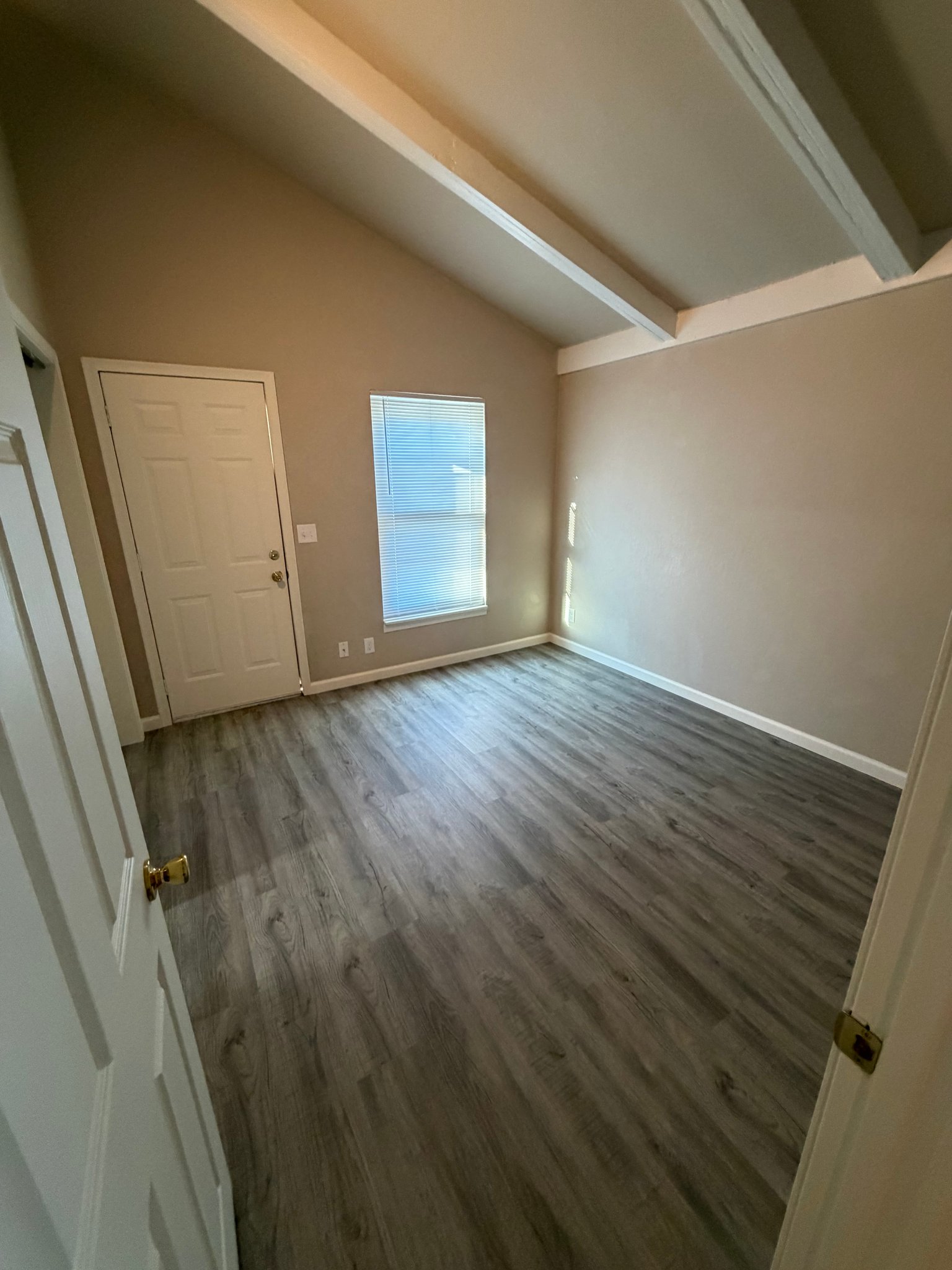 Gardner Apartment: 140 S Sycamore St