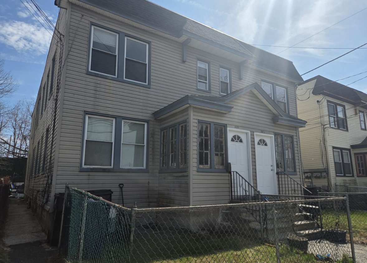 Plainfield Apartment: 1171 W Front St