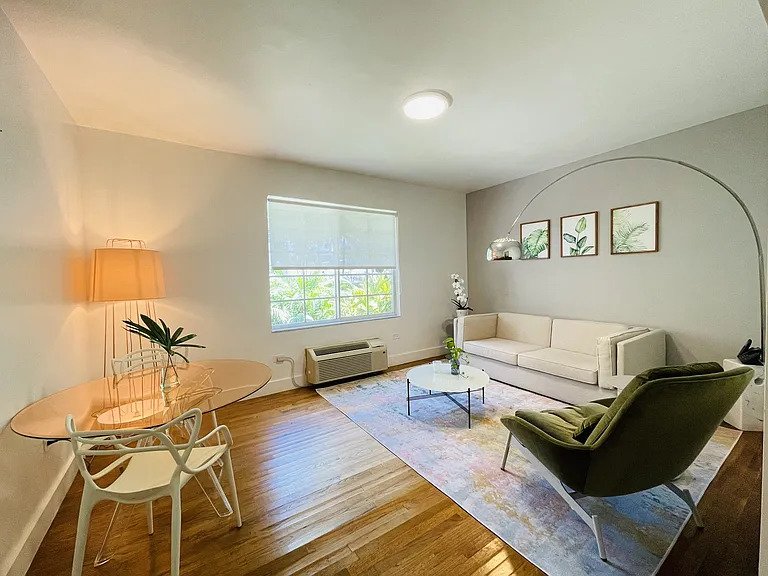Miami Beach Apartment: 865 Collins Ave