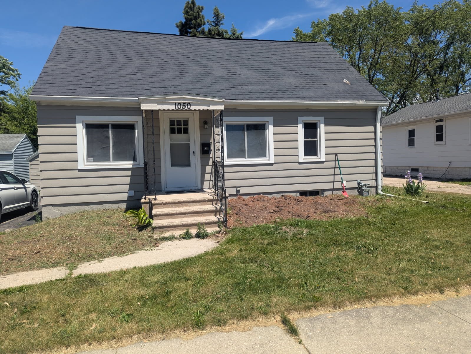 Green Bay House: 1050 western ave