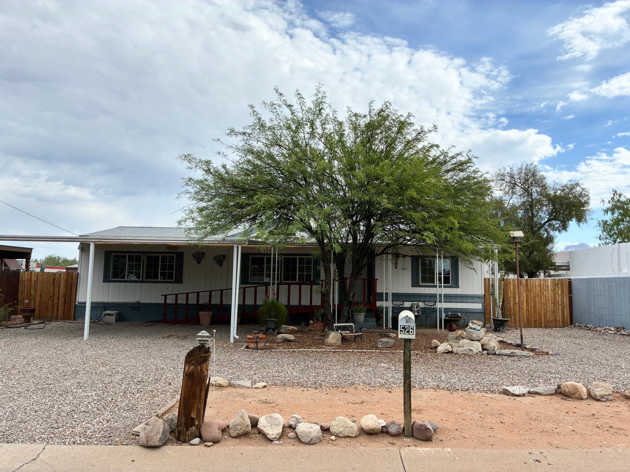 Tucson House: 526 W Pelaar Dr