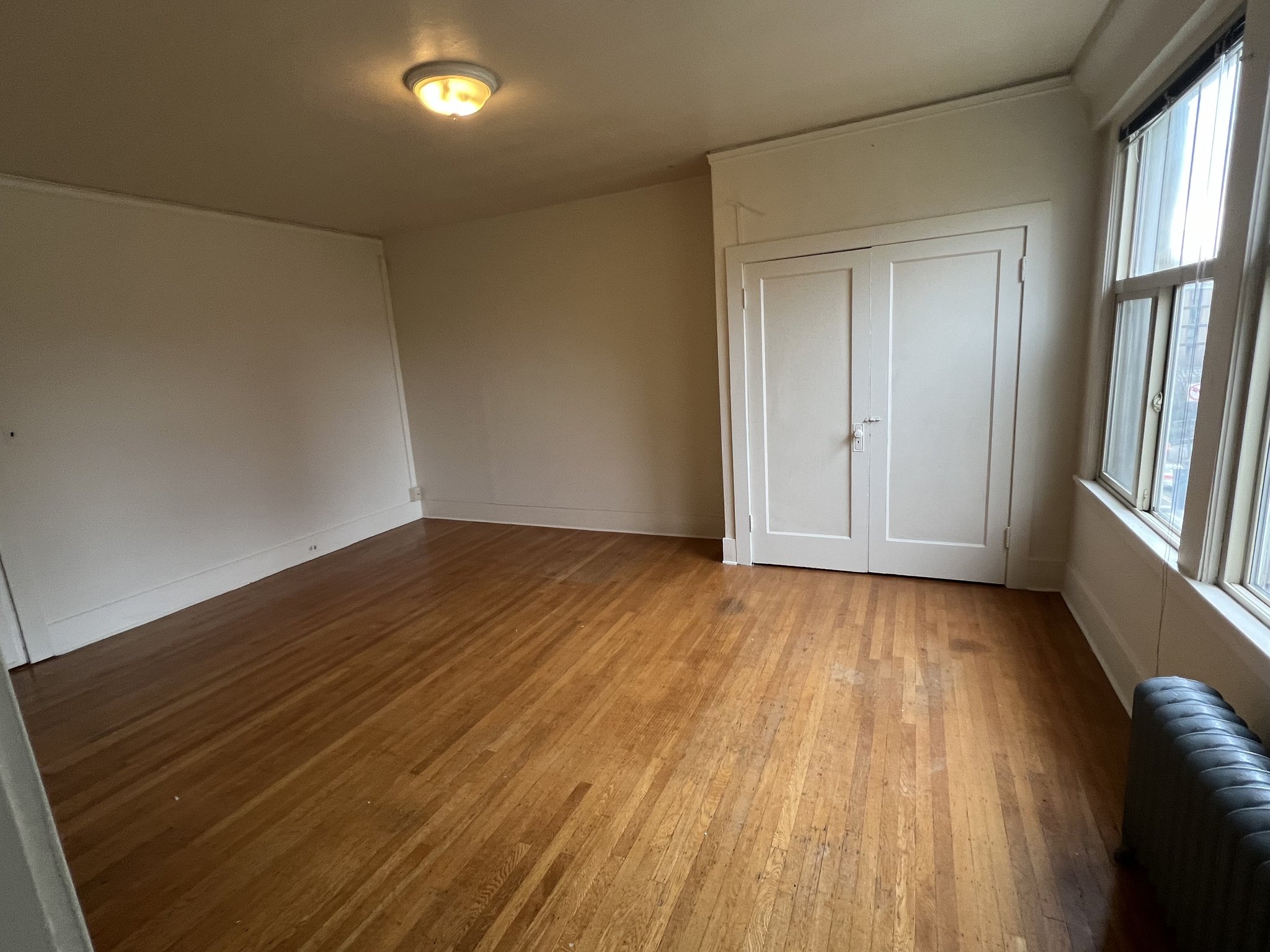 seattle Apartment: 1305 ne 45th st