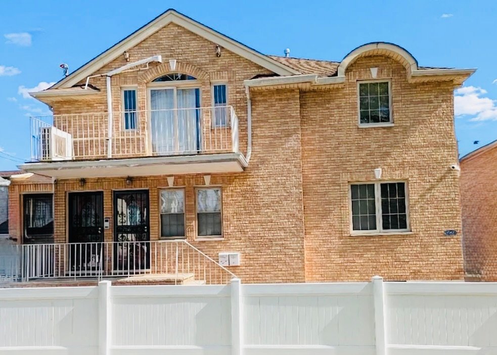 Bayside Townhome: 20934 39 Ave