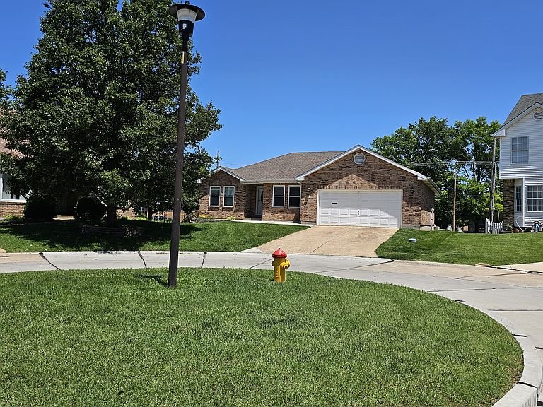 Saint Louis House: 8703 Fatima Dr